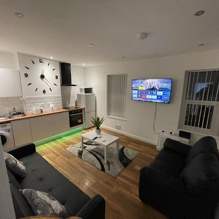 Central Serviced Apartments - Two Bedroom Apartment Cardiff Exterior foto